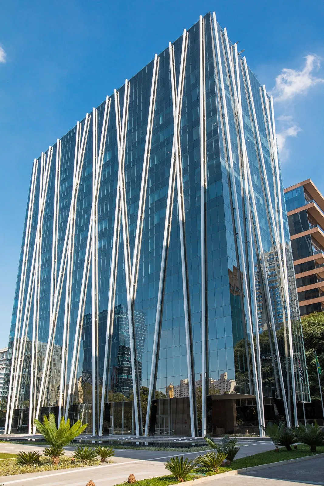 Miss Silvia Morizono — Edifício corporativo em Itaim, São Paulo